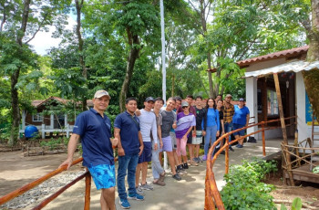 Estudiantes de V Año de la Licenciatura en Ingeniería Civil del Centro Regional de Veraguas realizaron una gira para apoyar en la limpieza, saneamiento, adecuación del área y construcción del Vivero para Tortugas 2024, en Playa Mata Oscura, el 25 de mayo.