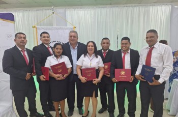 Miembros del cuerpo administrativo del Centro Regional de Veraguas, recibieron diferentes reconocimientos los días 12 y 13 de diciembre.