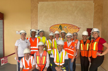 Estudiantes de I Año de la carrera de Licenciatura en Logística y Transporte Multimodal del Centro Regional de Veraguas, realizaron una gira académica a las instalaciones de la empresa Agroindustria RosCar S.A., el 23 de mayo.