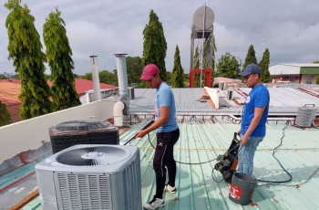 Estudiantes de la Licenciatura en Mecánica Industrial del Centro Regional de Veraguas apoyan en la evaluación y mantenimiento del sistema de refrigeración, desde el 13 de mayo.