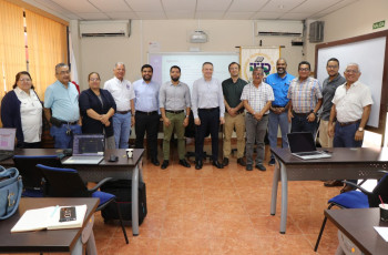 Autoridades de la Facultad de Ingeniería Civil realizaron una reunión con el cuerpo docente de la Extensión en el Centro Regional de Veraguas el 11 de abril.