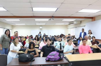 Estudiantes de la UTP y miembros de APEDE Asistentes al workshop UTP y APEDE