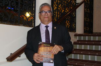 El Escritor Rafael Ruiloba Caparroso, presentó su libro, "Las Competencias Básicas de la Redacción" el 22 de marzo en la sede de la Academia Panameña de la Lengua.