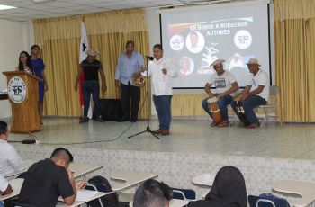 Conjunto folclórico del Colegio Secundario de Guabito.