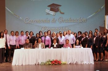 Foto del grupo de egresados de la VII Promoción del Centro Tele Educativo y Diplomado en Habilidades Administrativas