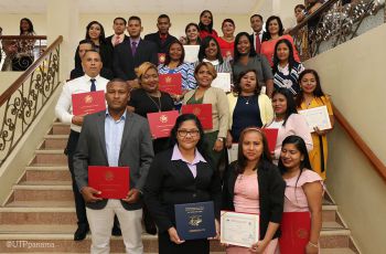 Colaboradores de la UTP se Gradúan de Programas de Desarrollo Académico