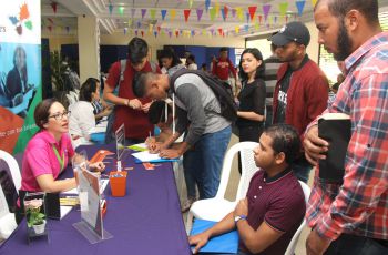 Estudiantes y Egresados de la UTP participan de la Feria de Empleo.