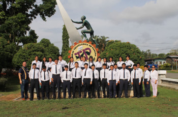 Estudiantes del Centro Educativo Bilingüe de Finca 32.