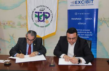 El Rector, Ing. Héctor M. Montemayor Á., y el Sr. Walter Musumeci, firman Convenio de Colaboración.