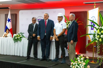 El evento se desarrolló en el Hotel Mykonos de la ciudad de Santiago de Veraguas, con la presencia de autoridades universitarias, docentes, familiares y amigos. El evento se desarrolló en el Hotel Mykonos de la ciudad de Santiago de Veraguas, con la presencia de autoridades universitarias, docentes, familiares y amigos.