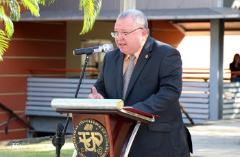 El rector,  Dr. Aizpurúa durante su discurso.