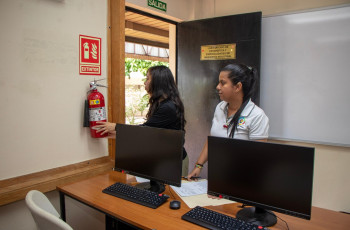 El seguimiento periódico de insumos y dispositivos de seguridad garantiza su operatividad y disponibilidad, alineando la gestión del Centro Regional con estándares técnicos en materia de seguridad y con los Objetivos de Desarrollo Sostenible (ODS). El seguimiento periódico de insumos y dispositivos de seguridad garantiza su operatividad y disponibilidad, alineando la gestión del Centro Regional con estándares técnicos en materia de seguridad y con los Objetivos de Desarrollo Sostenible (ODS).