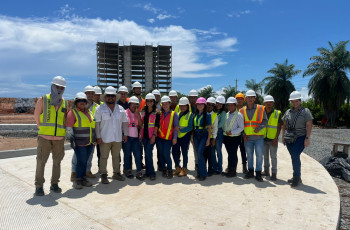 Estudiantes IV año de la Licenciatura en Edificaciones  Estudiantes IV año de la Licenciatura en Edificaciones