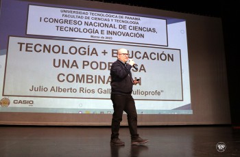 El profesor Julio Alberto Ríos Gallego (Julioprofe), en la UTP.