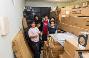 Estudiantes apoyaron en las labores de renovación.