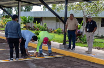  Limpieza y pintura de los nuevos estacionamientos.
