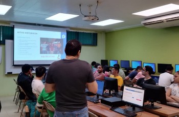 Estudiantes participan de la actividad del Software Libre en el Centro Regional de Panamá Oeste.