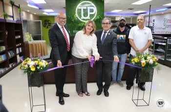 Rector de la UTP, Ing. Héctor Montemayor realiza reinauguración del Centro de Distribución y Librería.