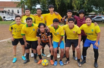 Estudiantes del Centro Regional conforman equipos de Futbol. 