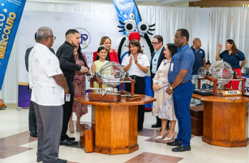 Lotería La UTP vive la fiesta de sus 45 años junto a la comunidad universitaria con el sorteo de la Lotería