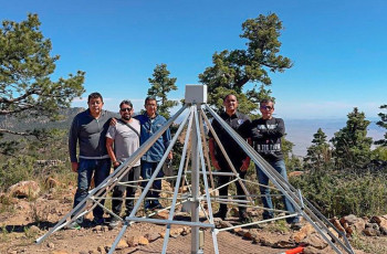 Equipo que trabajó en la instalación de los instrumentos CALLISTO