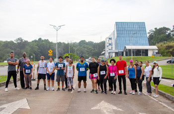 Foto grupal de la actividad antes de la carrera.
