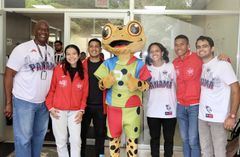 Como parte de la promoción de los juegos sudamericanos de la juventud la mascota Antón visita la UTP