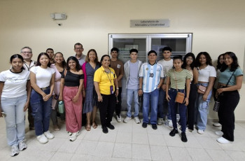 Estudiantes del Centro Regional de Panamá Oeste viistan Laboratorio de Mercadeo. 