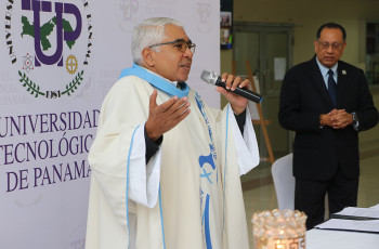 Padre Román Altamiranda, capellán de la UTP. Padre Román Altamiranda, capellán de la UTP.