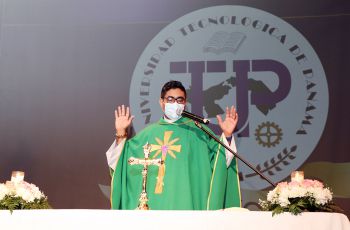 Padre Justo Rivas, Capellán de la UTP 