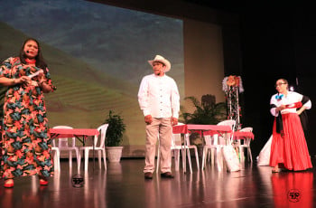 Presentan obra de teatro El Chispero