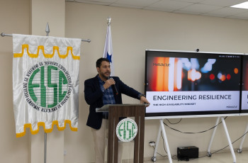 Especialistas internacionales capacitan a estudiantes de la FISC en herramientas de vanguardia.