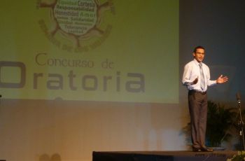 Juan Carlos Alarcón, en el Concurso de Oratoria 2013.