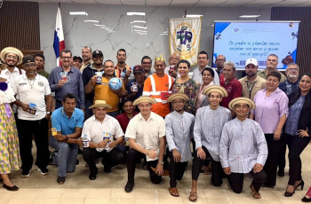 Padres homenajeados del Centro Regional de Panamá Oeste. 