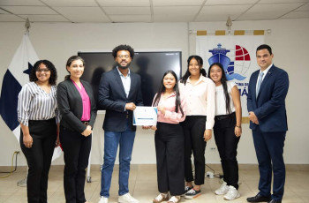 Participación de estudiantes en el Foro de la AMP.