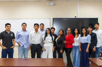 Estudiantes de la carrera de Mercadeo y Negocios Internacionales. Estudiantes de la carrera de Mercadeo y Negocios Internacionales.