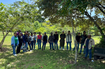 Estudiantes voluntarios. Estudiantes voluntarios.