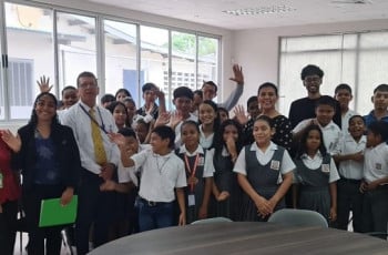 Niños del Colegio Altos de San Francisco de La Chorrera, reciben aplicación Moviles creados por estudiantes de la UTP. 