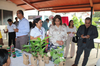 Dra. Ángela Laguna, Rectora de la UTP, junto con la Ing. Diocelina Becerra de la UGTC