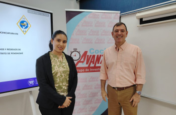 Estudiante Rosymar Calles y el Dr. Francisco Arango Estudiante Rosymar Calles y el Dr. Francisco Arango