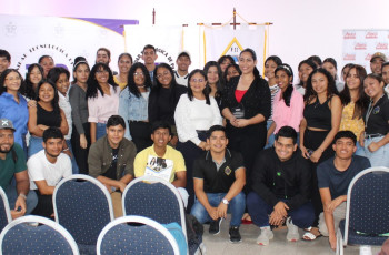 Lic. Eyleen Ríos desarrollo el tema Innovación y creatividad empresarial