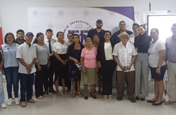 Miembros de la comunidad de Santa Rosa de Llano Marín
