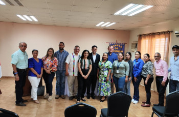 Estudiantes de la FII junto a miembros de la Cámara de Comercio de Aguadulce e invitados especiales