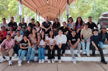 Estudiantes de UTP Coclé junto con Dr. Francisco Arango, profesor asesor