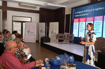 Ciclos de conferencias en el Hotel Coclé