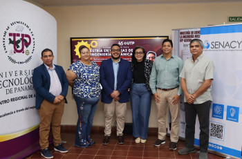 El estudiante Adalberto Xavier Nieto Pimentel, junto a su asesora, miembros del jurado e invitados, al concluir la sustentación de su tesis de maestría en el Centro Regional de Azuero de la UTP. El estudiante Adalberto Xavier Nieto Pimentel, junto a su asesora, miembros del jurado e invitados, al concluir la sustentación de su tesis de maestría en el Centro Regional de Azuero de la UTP.