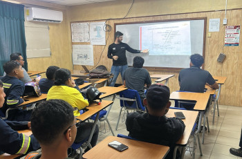 Capacitación a estudiantes y docentes de la FIM