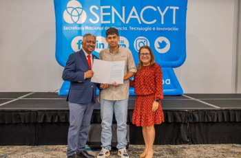 José Luis Chen, estudiante de la Licenciatura en Ingeniería Electromecánica, de la Facultad de Ingeniería Eléctrica. José Luis Chen, estudiante de la Licenciatura en Ingeniería Electromecánica, de la Facultad de Ingeniería Eléctrica.