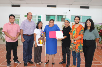 Entrega el Primer Reglamento de Servicio Social Universitario en Braille
