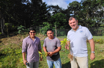 Estudiante Antonio Tuñón, Lcdo. Julio Ovalle y Dr. Francisco Arango